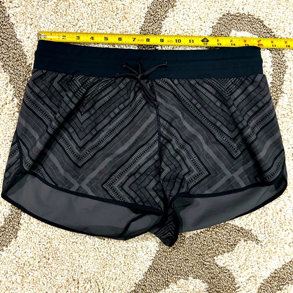 Fabletics black and grey patterned shorts - small or medium